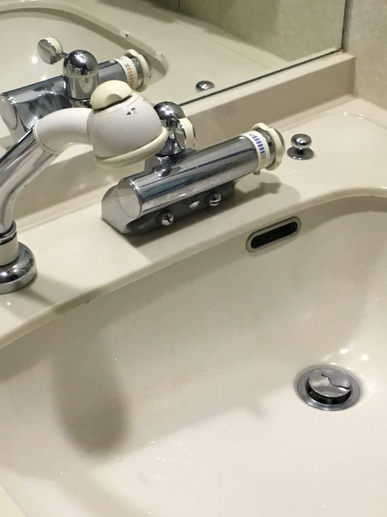 札幌市中央区TOTO洗面シャワー水栓水漏れ修理です。