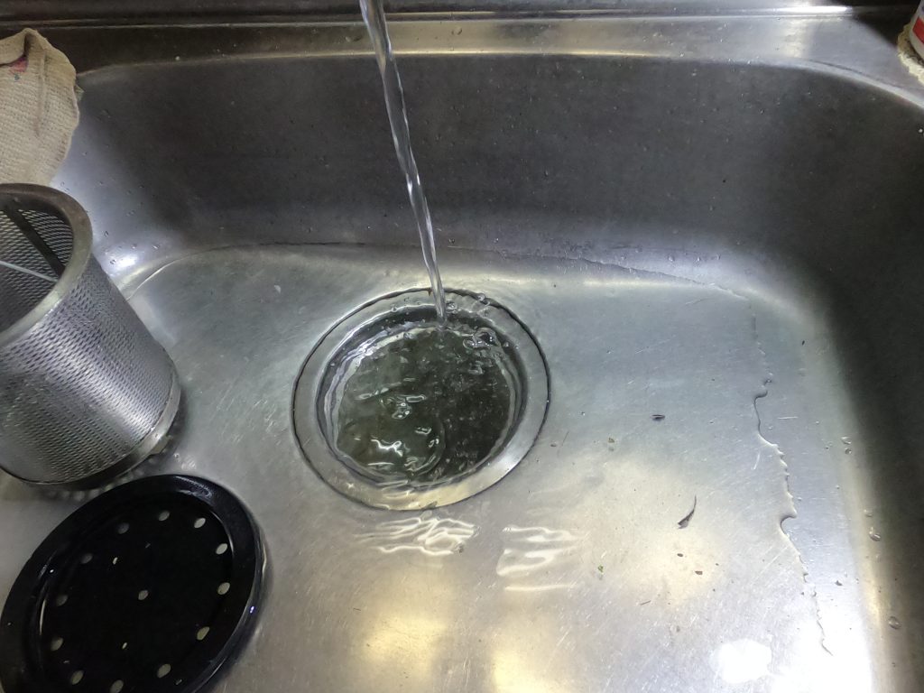 水が流れないキッチンの排水