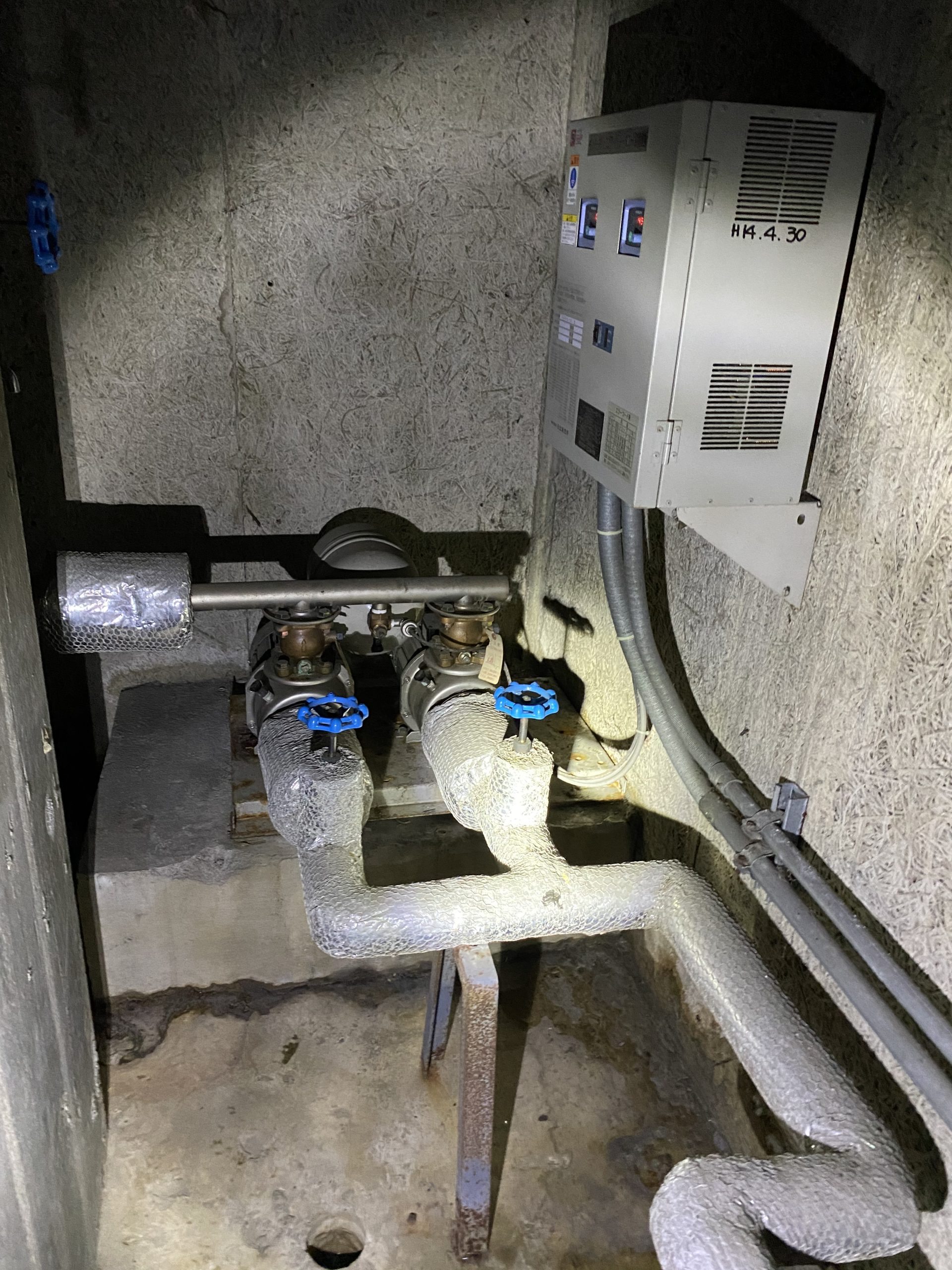 受水槽室ポンプ修理